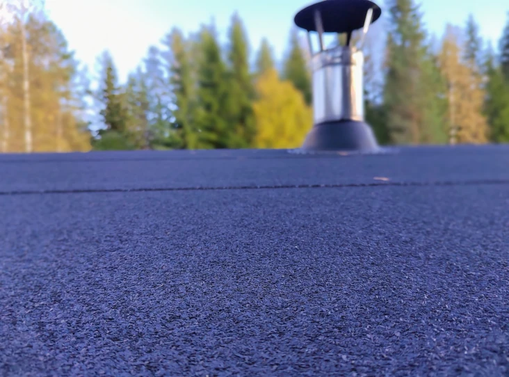 Vaunumökin uusi huopakate lähikuvassa